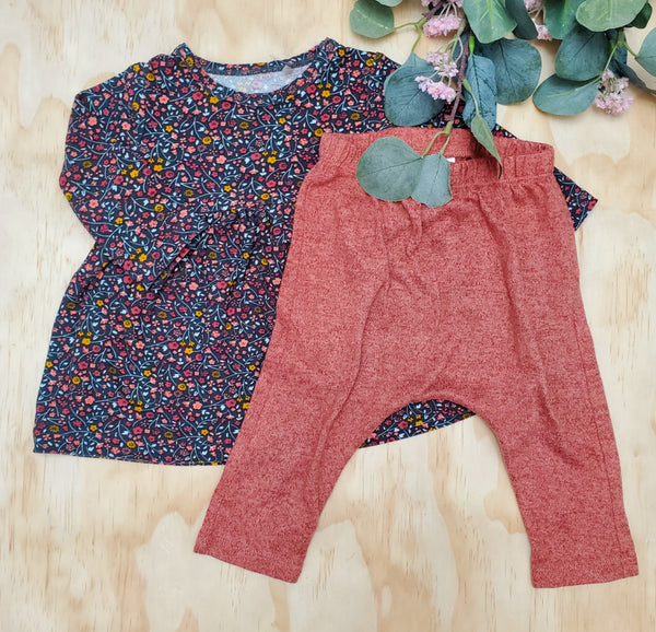 Haut Tag 3 mois, bas Old Navy 6-12 mois*fait 6 mois les deux