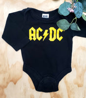 AC/DC 0-3 mois
